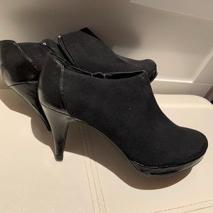 Bandolino ankle booties